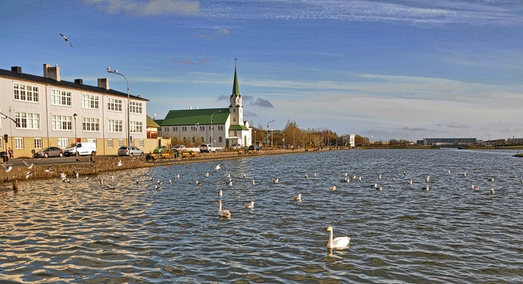 Lake Tjornin
