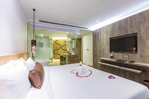Crest Resort & Pool Villas