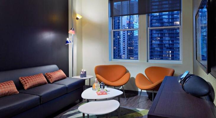 Hotel Phillips Kansas City, Curio Collection by Hilton