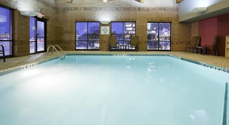 Holiday Inn Express & Suites Bloomington - Mpls Arpt Area W, an IHG Hotel