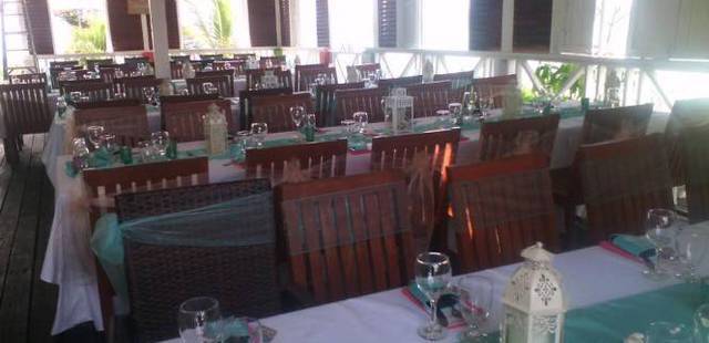 Dennis Cocktail Bar & Restaurant