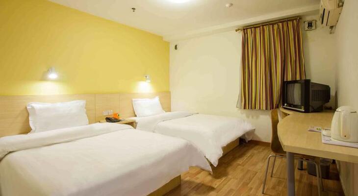 7 Days Inn (Nanchang Bayi Square)