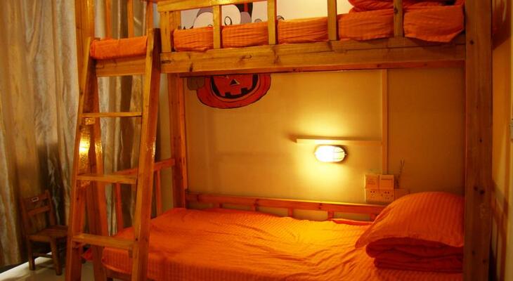 11 Youth Hostel