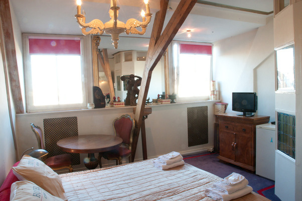 Between Art and Kitsch B&B