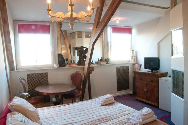 Between Art and Kitsch B&B