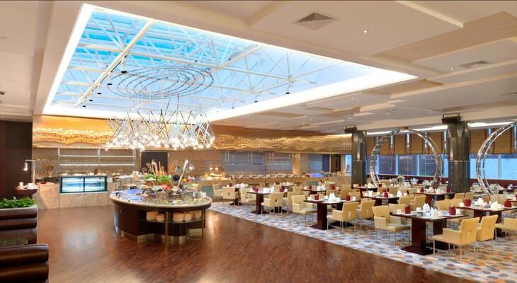 Golden Eagle Summit Hotel