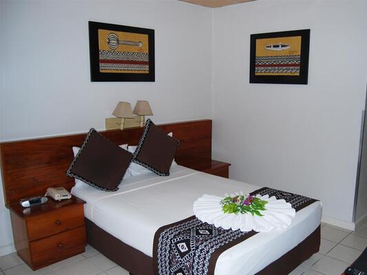 Smugglers Cove Beach Resort & Hotel