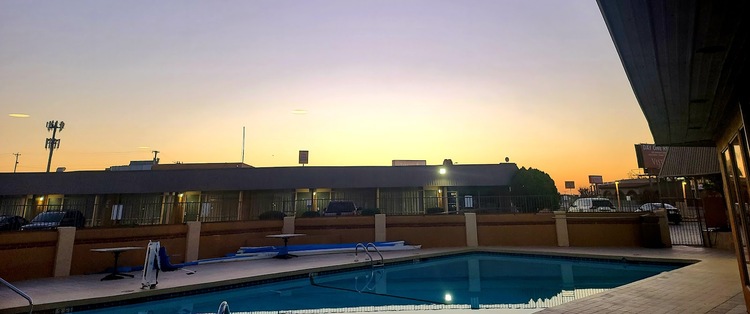 Bassett Airport Inn