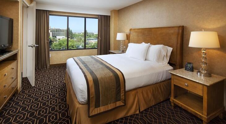 DoubleTree Suites by Hilton Hotel Anaheim Resort - Convention Center