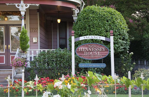 Hennessey House Bed and Breakfast