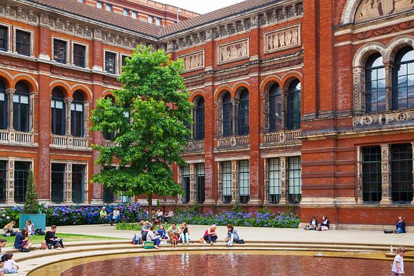 V&A  - Victoria and Albert Museum