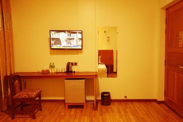 Hotel 8