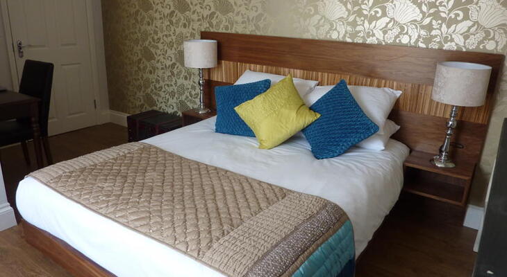 Number One Hundred Bed And Breakfast