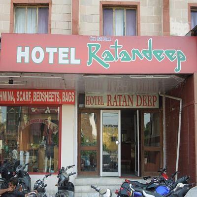 OYO 29077 Hotel Ratandeep