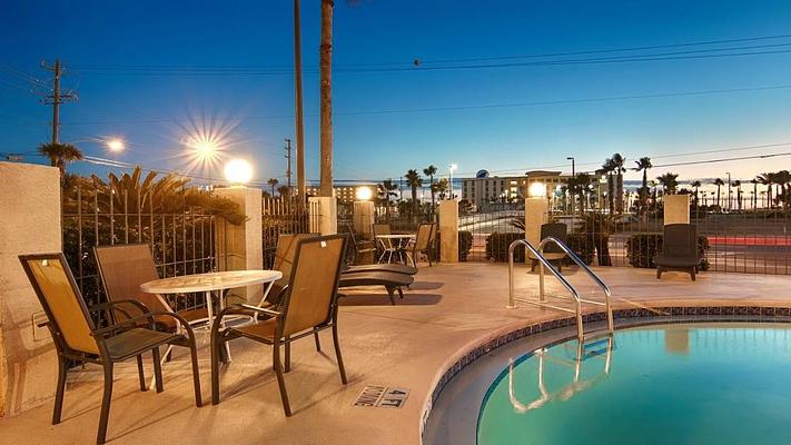 Emerald Coast Inn & Suites