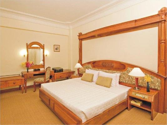 Hotel Que Huong Liberty 1