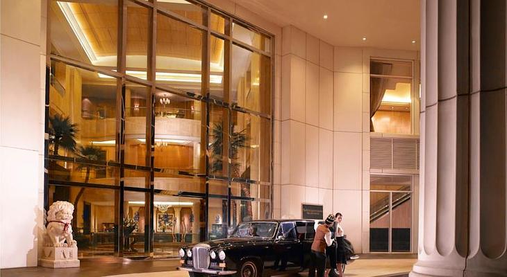 The Ritz-Carlton Jakarta, Mega Kuningan