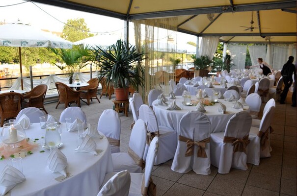 Cafe, Bar and Restaurant Strelecky Ostrov