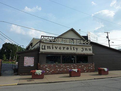 Sokolowski's University Inn