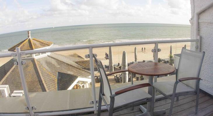 Sandbanks Hotel
