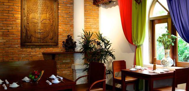 Hum, Cafe & Restaurant