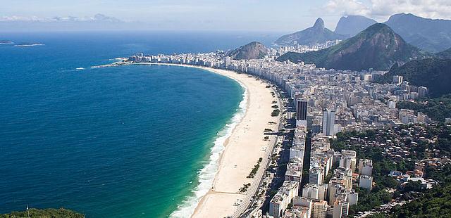 How far apart are deals copacabana and ipanema beaches