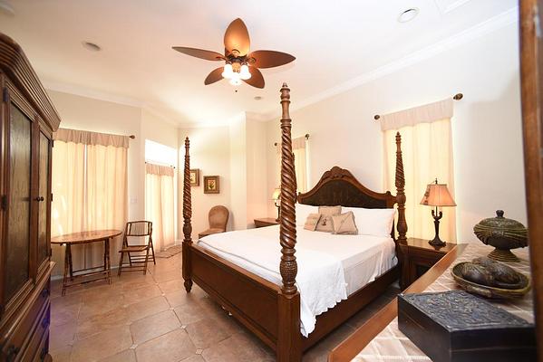 Shangri-La Boutique Bed & Breakfast