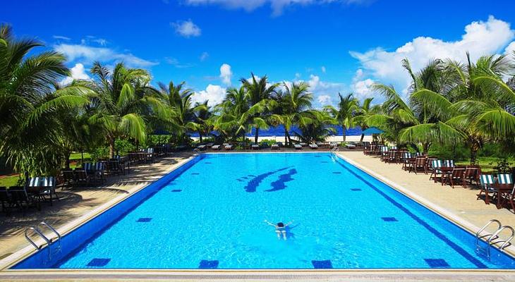 Hulhule Island Hotel