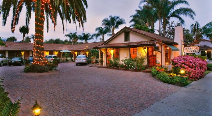 Harbor House Inn