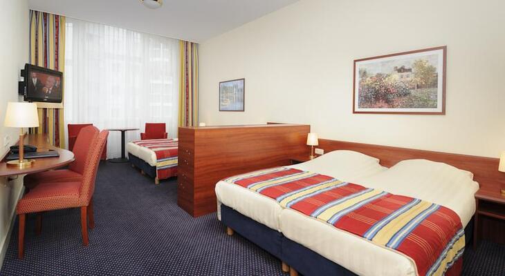 Boulevard Hotel