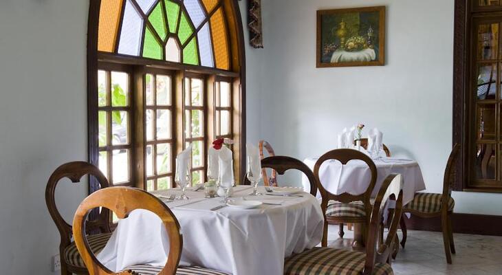 Protea Hotel Dar es Salaam Courtyard