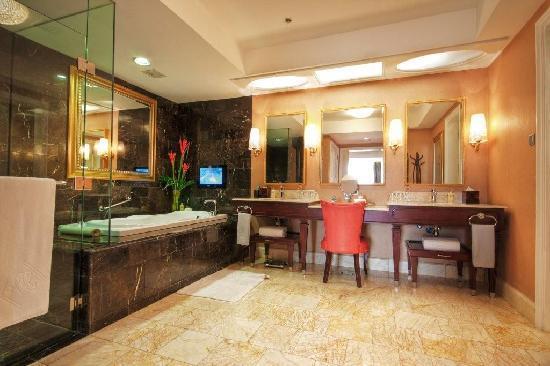 Maxims Hotel - Resorts World Manila