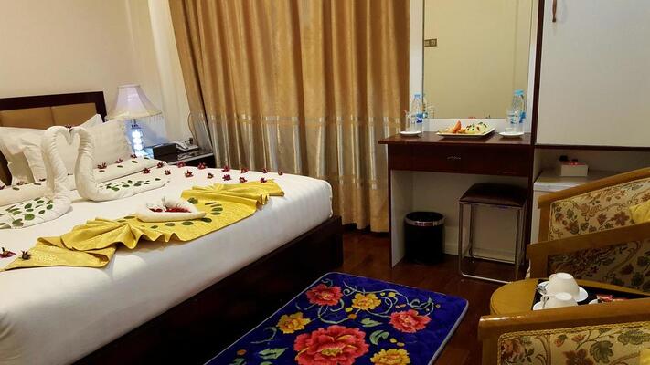 Golden City Light Hotel