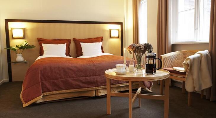 Ascot Hotel