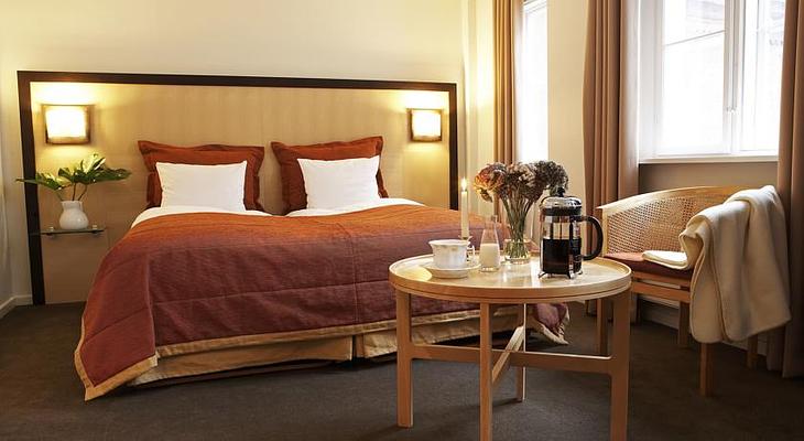 Ascot Hotel