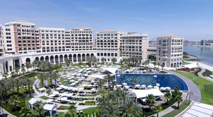 The Ritz-Carlton Abu Dhabi, Grand Canal