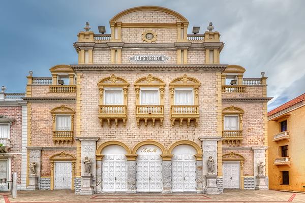 Teatro Adolfo Mejia ( Teatro Heredia )