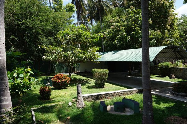 Lake Side Tourist Inn