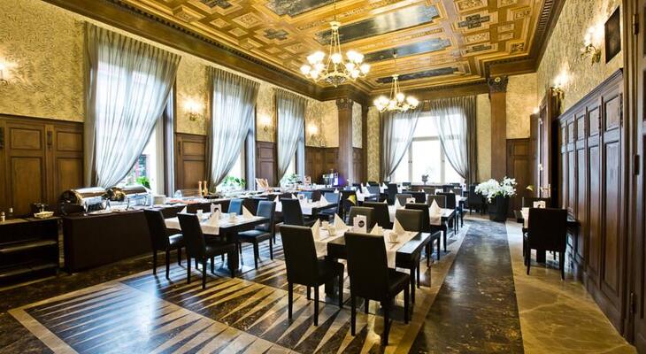 Platinum Palace Hotel