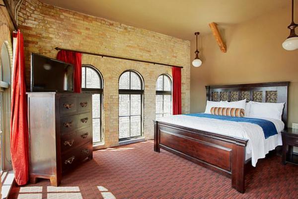 Brewhouse Inn & Suites