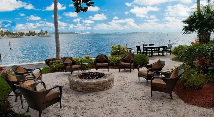 Palmeiras Beach Club at Grove Isle