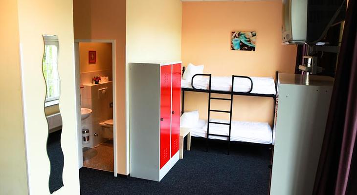 Singer109 Backpacker Apartment Hostel