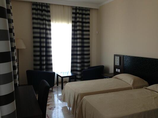 Grand Harbour Hotel