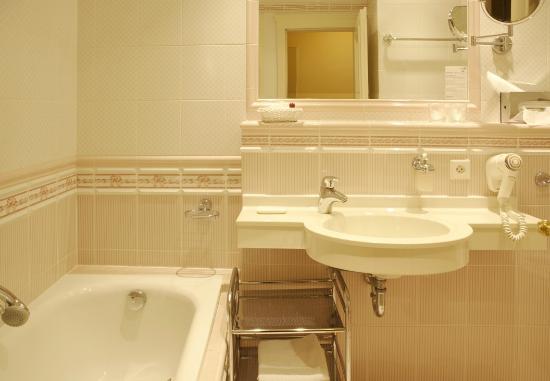 Hotel Embassy