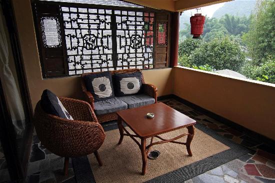 Yangshuo Mountain Retreat