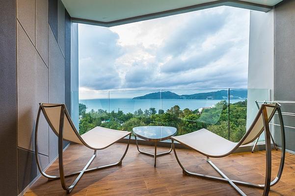 Crest Resort & Pool Villas
