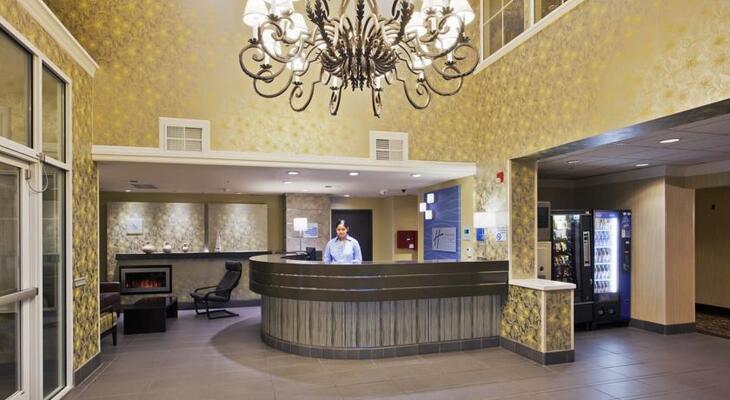 Holiday Inn Express & Suites Berkeley, an IHG Hotel