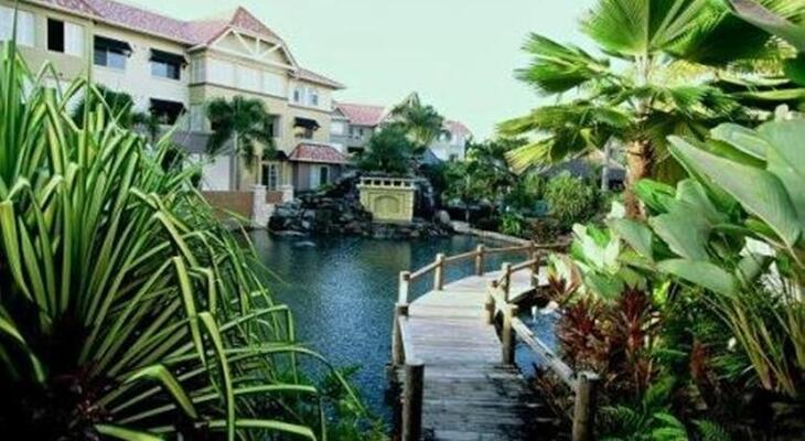 The Lakes Cairns