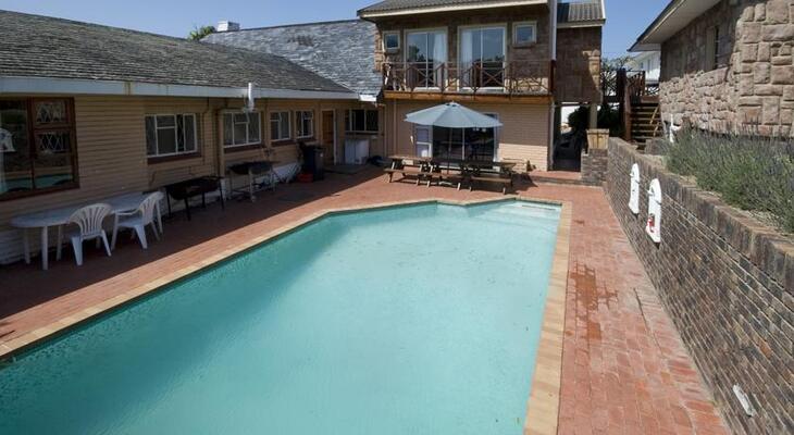 Lungile Backpackers