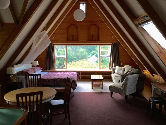Fossil Bay Lodge